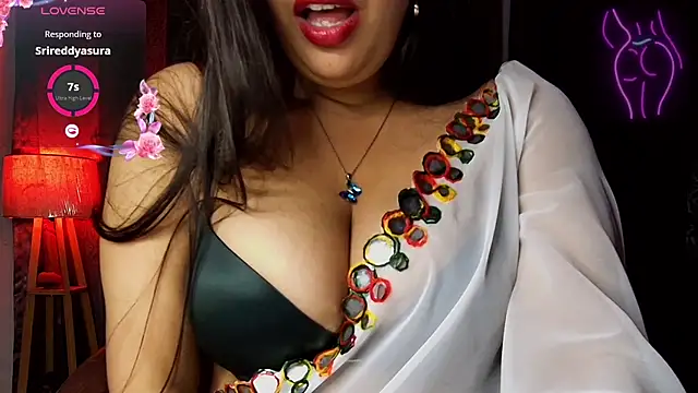 Snapshot of MissNasha chatting on 25, 11, 2025 MissNasha online show from 25, 11, 2025