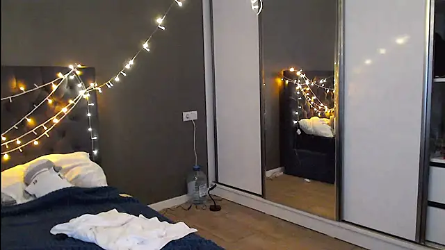 Snapshot of tokyomeow chatting on 16, 12, 2025 tokyomeow online show from 16, 12, 2025