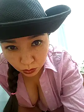 Snapshot of HellaWerlous chatting on 14, 12, 2025 HellaWerlous online show from 14, 12, 2025