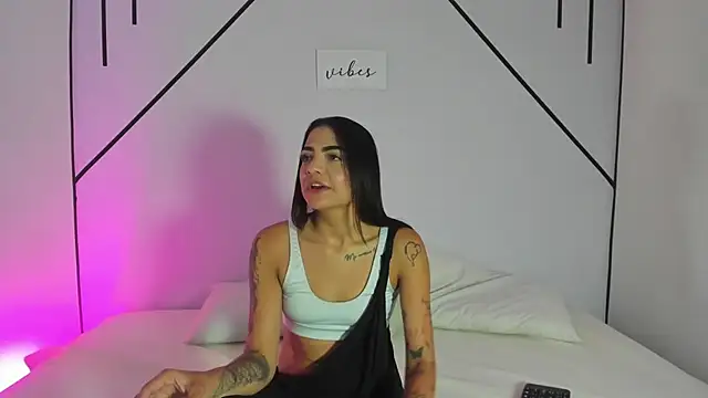 MiahCornell  online show from 21, 10, 2025