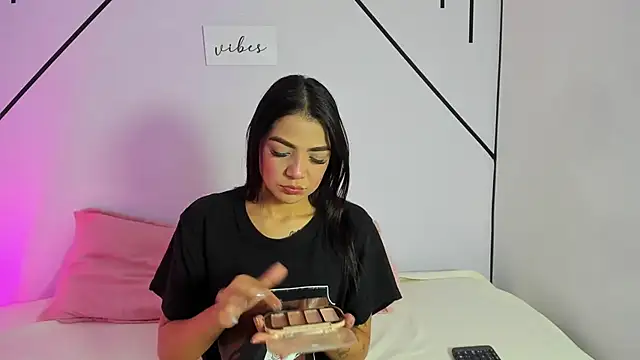 MiahCornell  online show from 28, 10, 2025