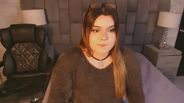 Snapshot of Maxxxine1 chatting on 5, 11, 2025 Maxxxine1 online show from 5, 11, 2025