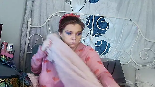 Snapshot of g0lden_are0las89 chatting on 18, 4, 2026 g0lden are0las89 online show from 18, 4, 2026