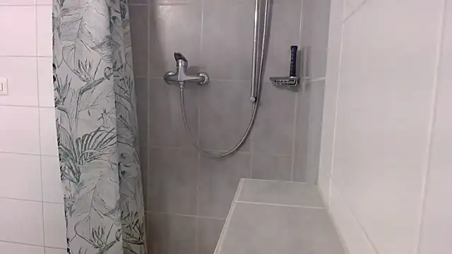 Snapshot of Hijuga chatting on 17, 9, 2025 Hijuga online show from 17, 9, 2025