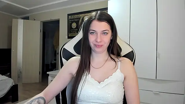 EmiLovsi online show from 3, 2, 2026