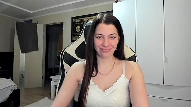 EmiLovsi online show from 4, 2, 2026