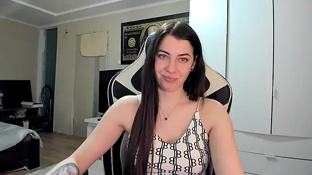 EmiLovsi online show from 5, 3, 2026