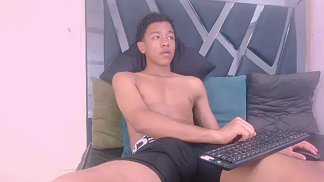 Snapshot of Rocco_Grey chatting on 16, 10, 2025 Rocco Grey online show from 16, 10, 2025