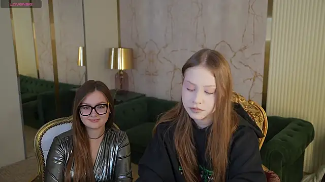 Esmie Smile online show from 1, 10, 2025