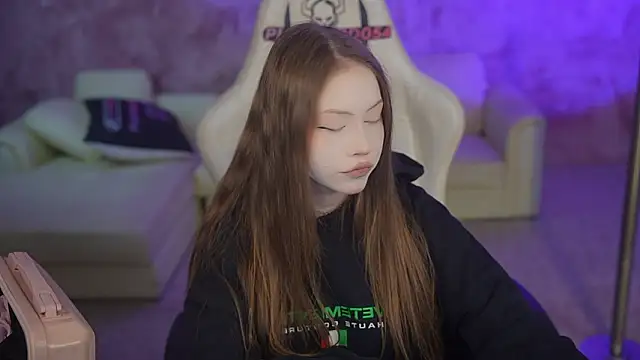 Esmie Smile online show from 21, 2, 2026