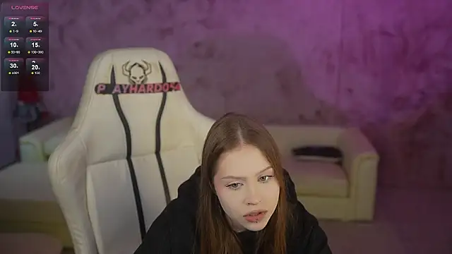 Esmie Smile online show from 1, 4, 2026