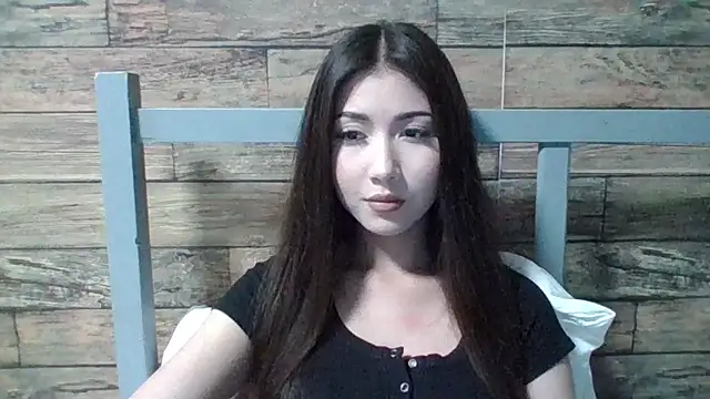 Virginia Hicks online show from 9, 10, 2025