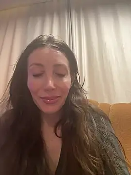 HellaryTourent online show from 22, 2, 2026