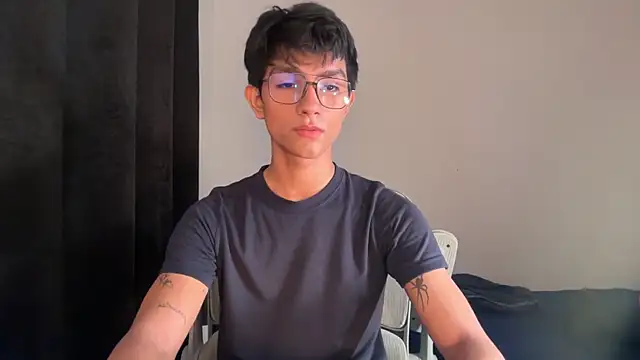 Snapshot of Angel_bunny2 chatting on 6, 11, 2025 Angel bunny2 online show from 6, 11, 2025