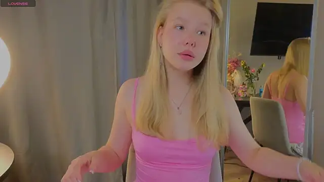 Snapshot of emilyshepar_d chatting on 11, 9, 2025 emilyshepar d online show from 11, 9, 2025