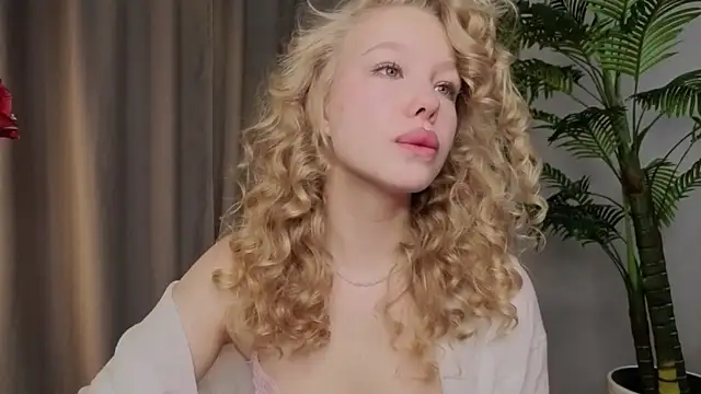 Snapshot of emilyshepar_d chatting on 4, 12, 2025 emilyshepar d online show from 4, 12, 2025