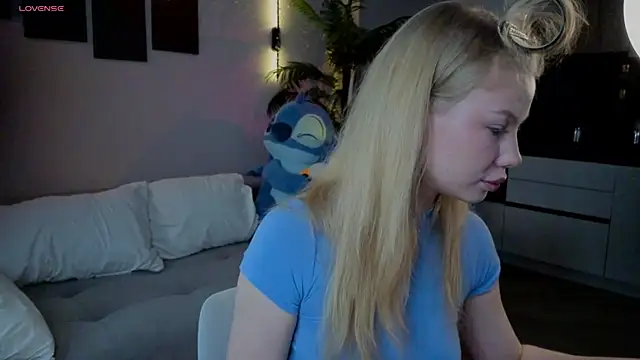 Snapshot of emilyshepar_d chatting on 26, 6, 2026 emilyshepar d online show from 26, 6, 2026