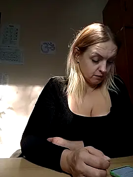 Ami Foxy online show from 7, 10, 2025