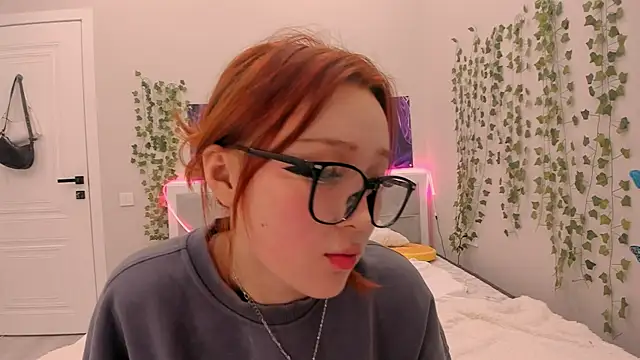 Snapshot of yuna_loon chatting on 18, 11, 2025 yuna loon online show from 18, 11, 2025