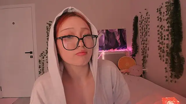 Snapshot of yuna_loon chatting on 5, 12, 2025 yuna loon online show from 5, 12, 2025