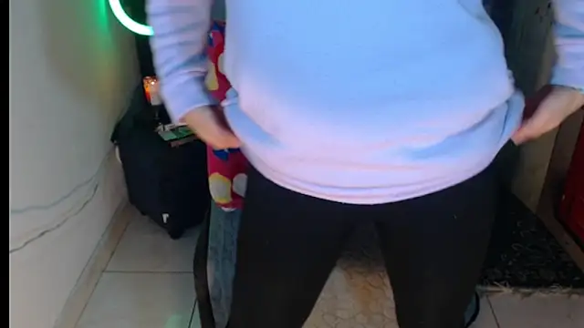 Snapshot of Milf_Valeria chatting on 29, 10, 2025 Milf Valeria online show from 29, 10, 2025