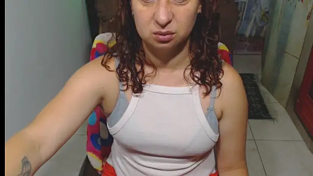 Snapshot of Milf_Valeria chatting on 27, 11, 2025 Milf Valeria online show from 27, 11, 2025