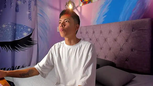 Snapshot of MaxiWildd chatting on 23, 9, 2025 MaxiWildd online show from 23, 9, 2025