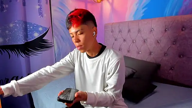 Snapshot of MaxiWildd chatting on 10, 10, 2025 MaxiWildd online show from 10, 10, 2025