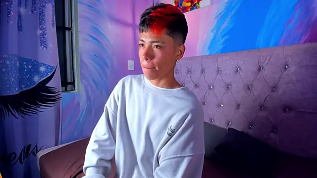 Snapshot of MaxiWildd chatting on 11, 10, 2025 MaxiWildd online show from 11, 10, 2025