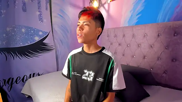 Snapshot of MaxiWildd chatting on 15, 10, 2025 MaxiWildd online show from 15, 10, 2025