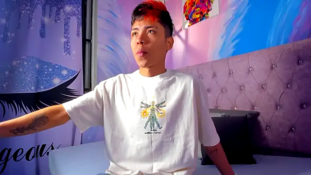 Snapshot of MaxiWildd chatting on 17, 10, 2025 MaxiWildd online show from 17, 10, 2025