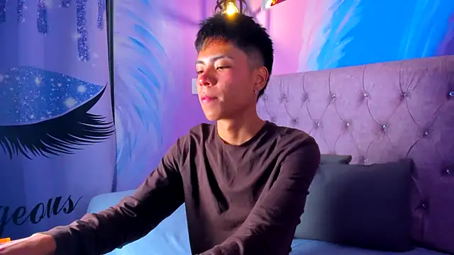 Snapshot of MaxiWildd chatting on 27, 11, 2025 MaxiWildd online show from 27, 11, 2025