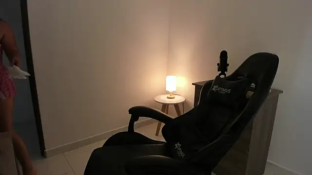 Snapshot of Kyleighc chatting on 28, 10, 2025 Kyleighc online show from 28, 10, 2025