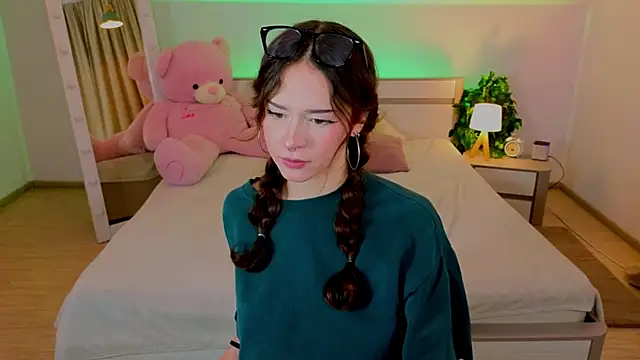 Snapshot of Adetta chatting on 16, 11, 2025 Adetta online show from 16, 11, 2025