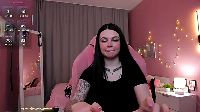 Snapshot of Michela_Fruet chatting on 30, 11, 2025 Michela Fruet online show from 30, 11, 2025