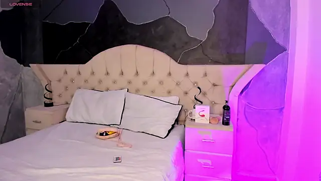 AmbarFoxx  online show from 13, 9, 2025