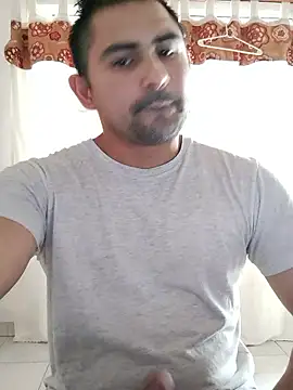 Snapshot of Bradd_32 chatting on 8, 1, 2026 Bradd 32 online show from 8, 1, 2026