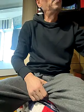 Snapshot of adiluci1 chatting on 5, 10, 2025 adiluci1 online show from 5, 10, 2025