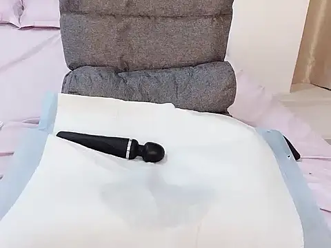 Snapshot of Tina-333 chatting on 11, 11, 2025 Tina-333 online show from 11, 11, 2025