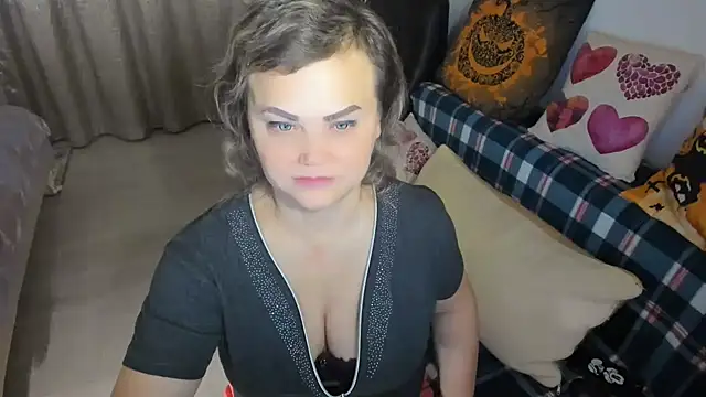 Snapshot of MildMature chatting on 4, 12, 2025 MildMature online show from 4, 12, 2025