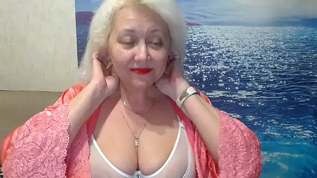 Snapshot of VicunaCool chatting on 5, 2, 2025 VicunaCool online show from 5, 2, 2025