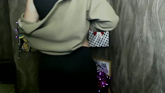 Snapshot of Linda_S_ chatting on 22, 11, 2025 Linda S online show from 22, 11, 2025