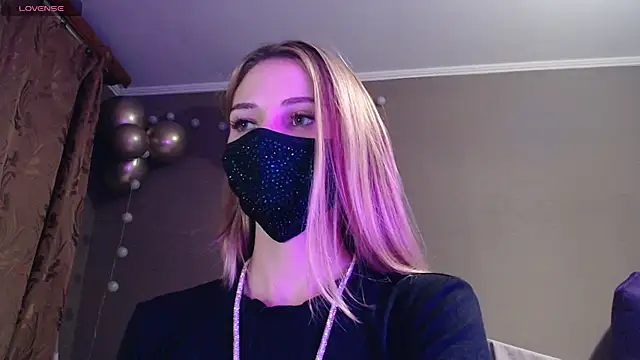 Snapshot of Iris_lave chatting on 6, 11, 2025 Iris lave online show from 6, 11, 2025