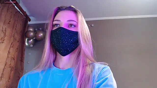 Snapshot of Iris_lave chatting on 9, 11, 2025 Iris lave online show from 9, 11, 2025