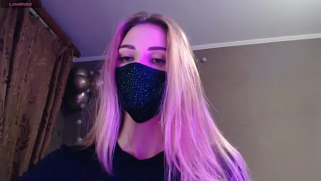 Snapshot of Iris_lave chatting on 12, 11, 2025 Iris lave online show from 12, 11, 2025