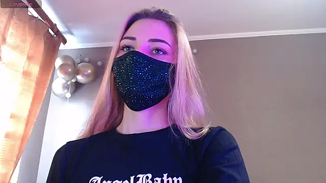 Snapshot of Iris_lave chatting on 17, 11, 2025 Iris lave online show from 17, 11, 2025