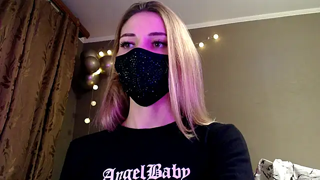 Snapshot of Iris_lave chatting on 28, 11, 2025 Iris lave online show from 28, 11, 2025