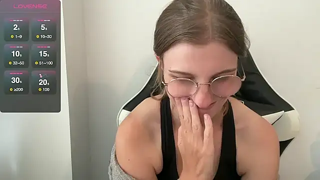 BustyKellyXXX online show from 18, 9, 2025