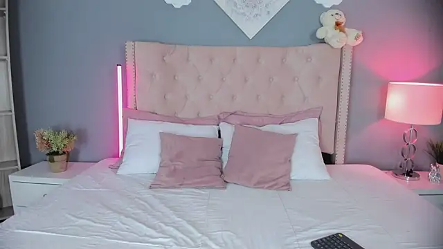 Snapshot of Joe_And_Emma chatting on 9, 9, 2025 Joe And Emma online show from 9, 9, 2025