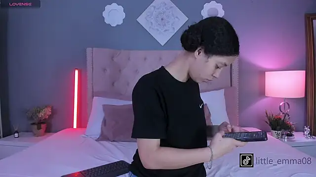 Snapshot of Joe_And_Emma chatting on 6, 11, 2025 Joe And Emma online show from 6, 11, 2025